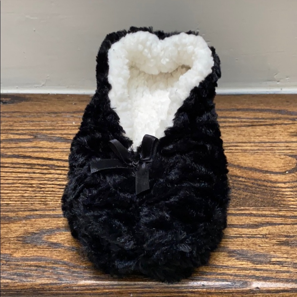 New Abs black and white fuzzy  slippers with grips